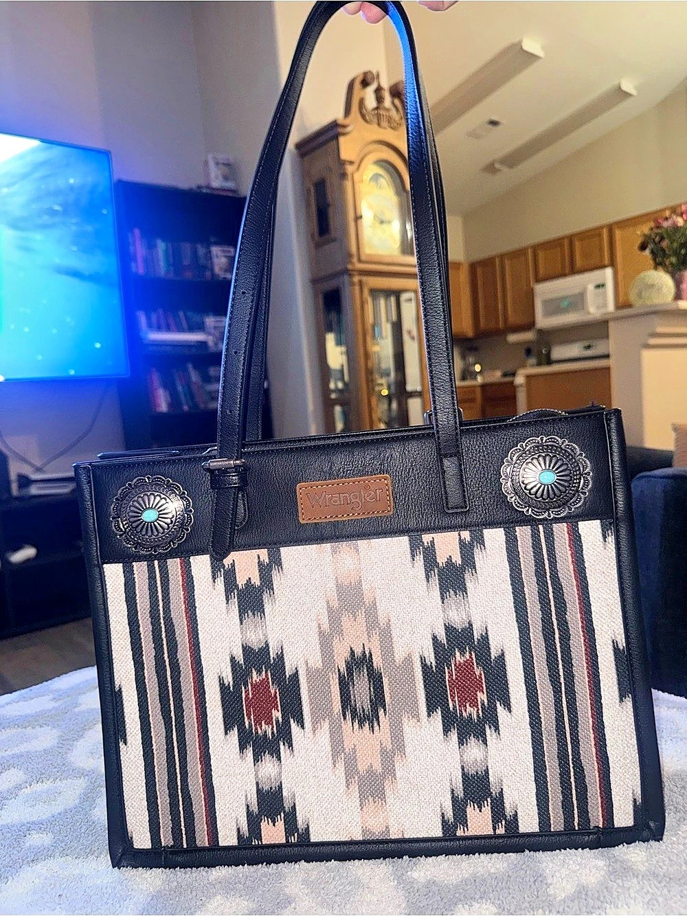Wrangler Concho Aztec Tote Bag Geometric Aztec Print Tote in Black & Pink
